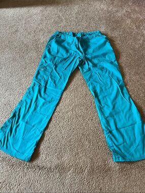 Woman’s Teal Cargo Scrub Pants